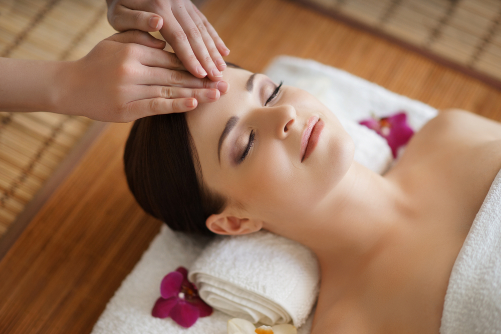 Head Massage(Including Neck & Sholder Massage)